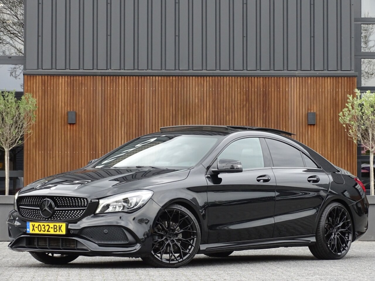 Mercedes-Benz CLA-Klasse - 180 automaat / AMG pakket / facelift / LED - AutoWereld.nl
