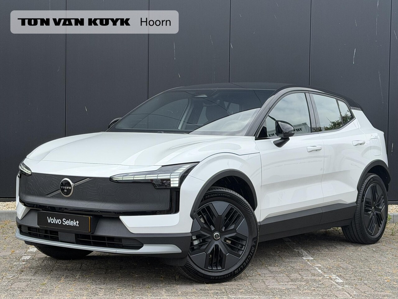 Volvo EX30 Cross Country - P5 Long Range Plus 69 kWh Elek. stoelen / 360 Camera / Elek. achterklep / Stoel, stuur ver - AutoWereld.nl