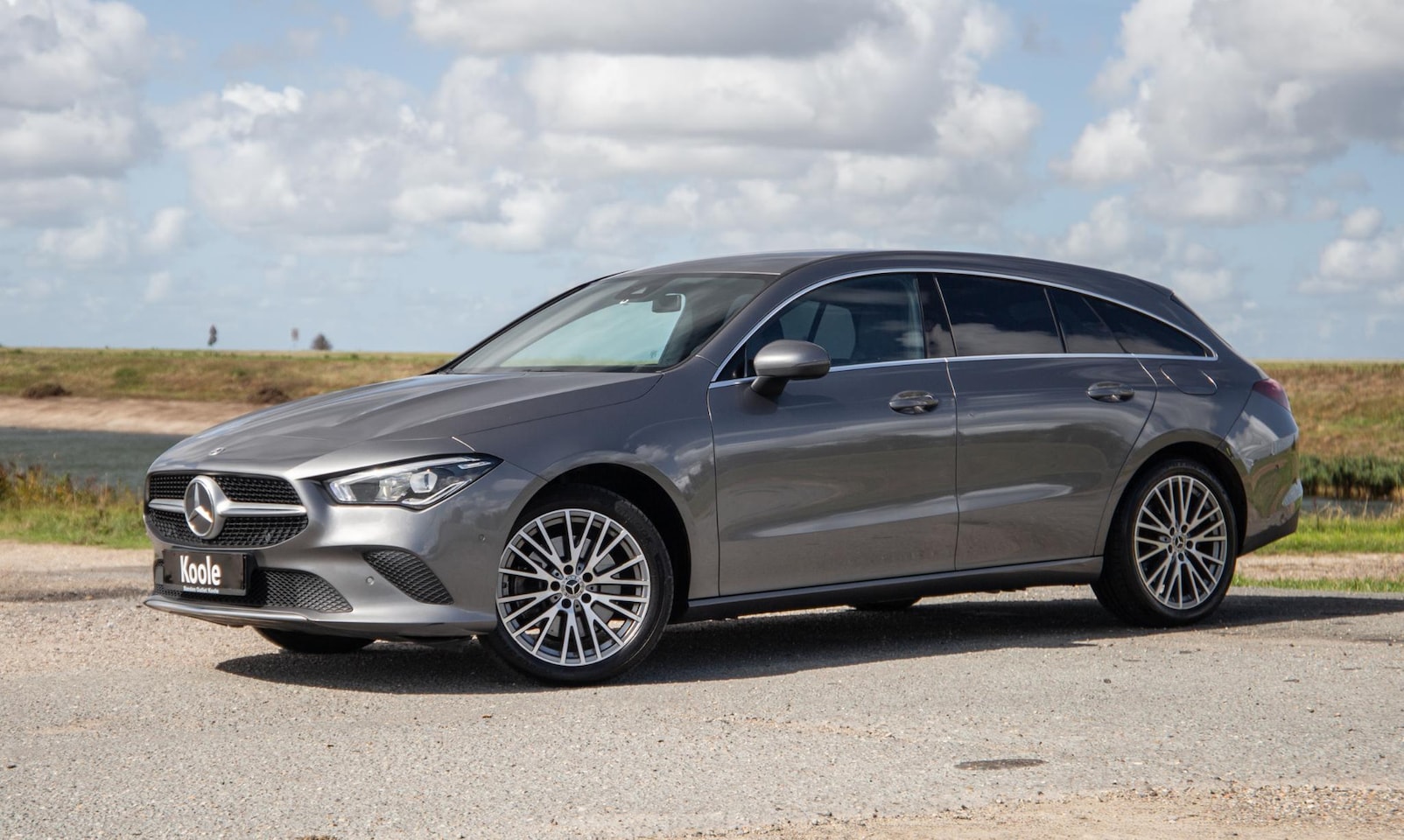 Mercedes-Benz CLA-klasse Shooting Brake - 250e Business Solution (PHEV) CARPLAY / CRUISE CONTROLE / AMBIENT LIGHTING / CAMERA - AutoWereld.nl