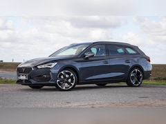 CUPRA Leon Sportstourer - 1.4i Plug-In Hybrid / CARPLAY / CAMERA / KUIP STOELEN / PERFECT ONDERHOUDEN