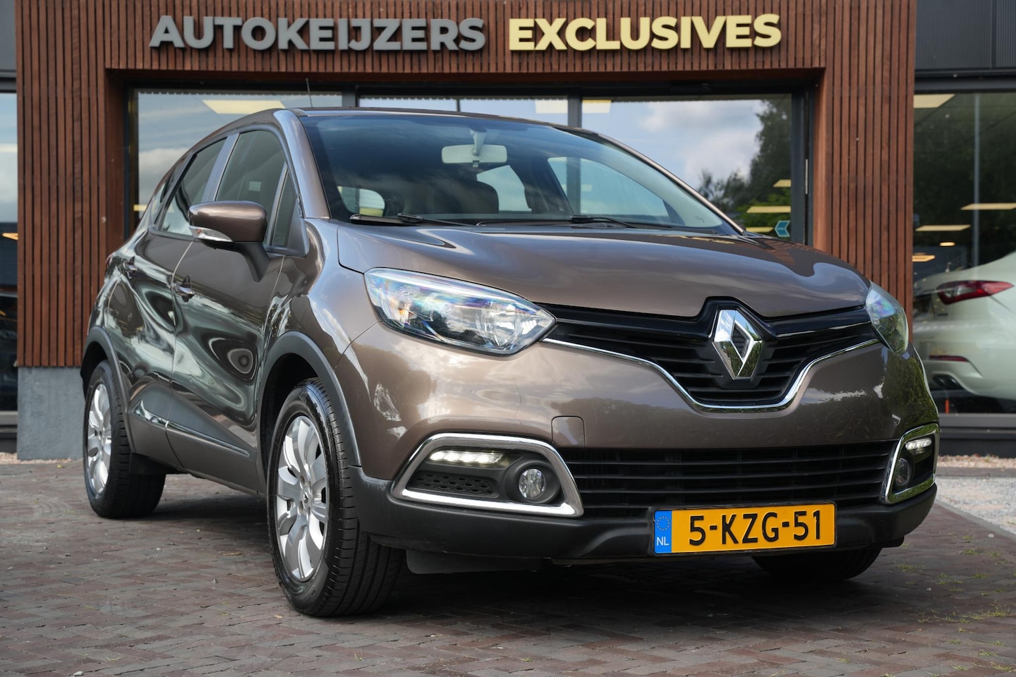 Renault Captur - 0.9 TCe Expression Mistlampen voor Hill hold Airco Elecrtische ramen Cruise control Blueto - AutoWereld.nl