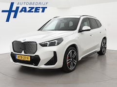 BMW iX1 - eDrive20 67 kWh M-SPORT *46 KM NIEUW* + PANORAMA | PREMIUM | 19 INCH | M-REMMEN