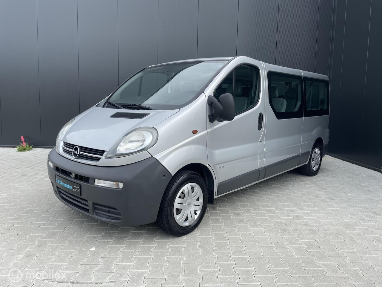 Opel Vivaro Tour - 2.0i L2H1 / AIRCO / 9 Persoons / trekhaak - AutoWereld.nl