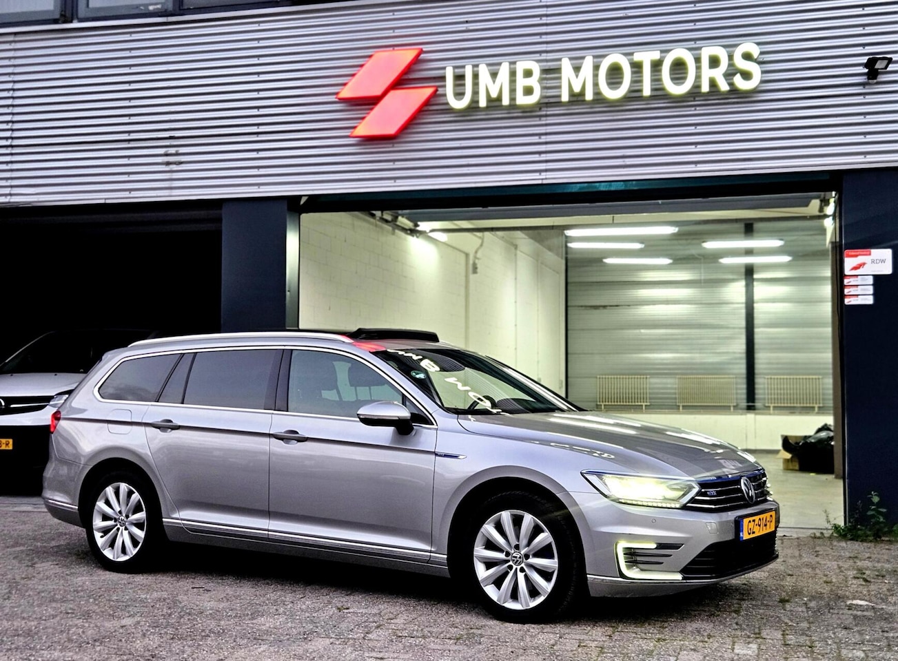Volkswagen Passat Variant - 1.4 TSI GTE Highline Pano Keyless - AutoWereld.nl