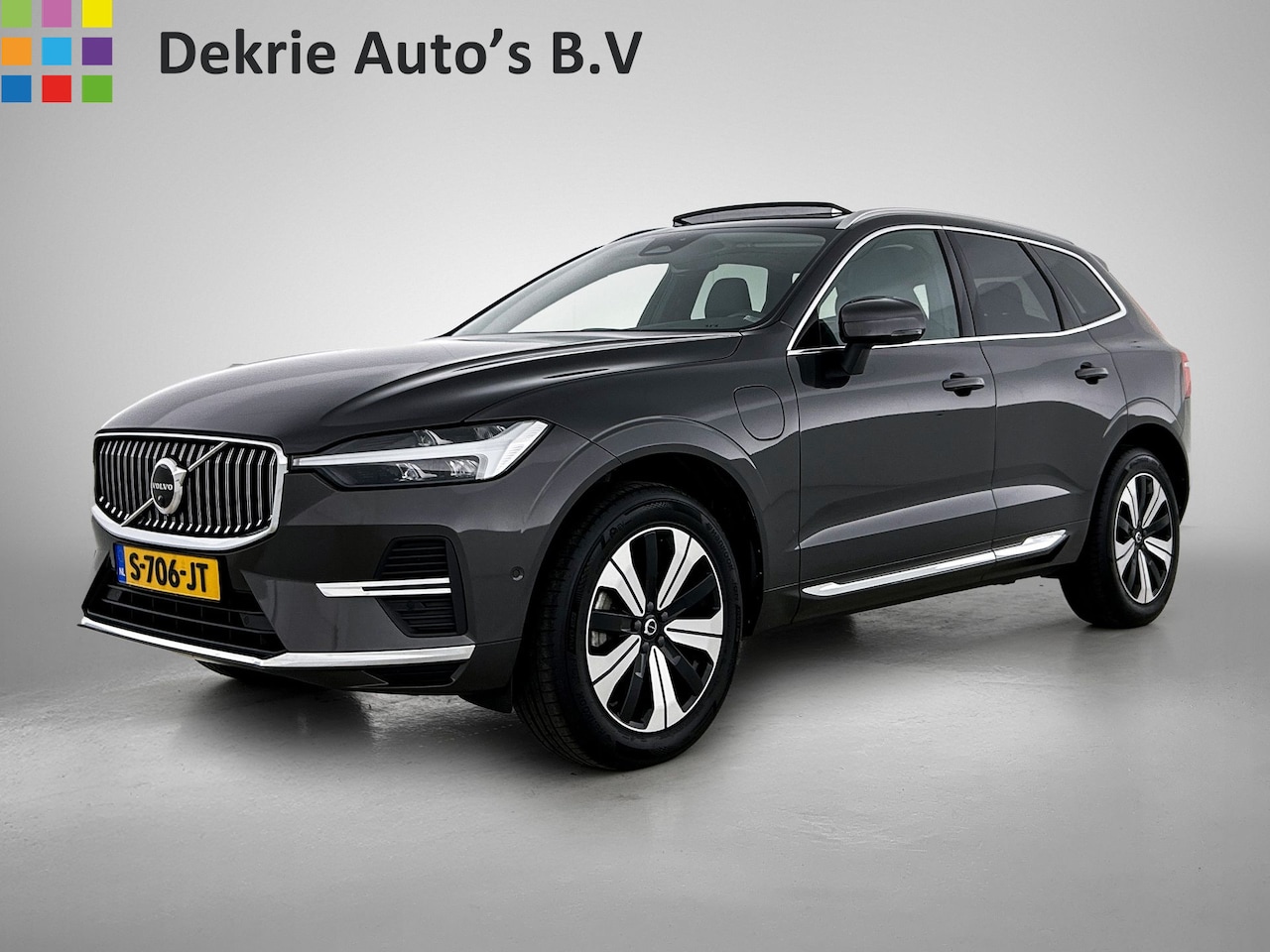 Volvo XC60 - 2.0 T6 Plug-in LongRange AWD Plus Bright / Panoramadak / Pdc+Camera / NL.Auto / Stoel-Stuu - AutoWereld.nl