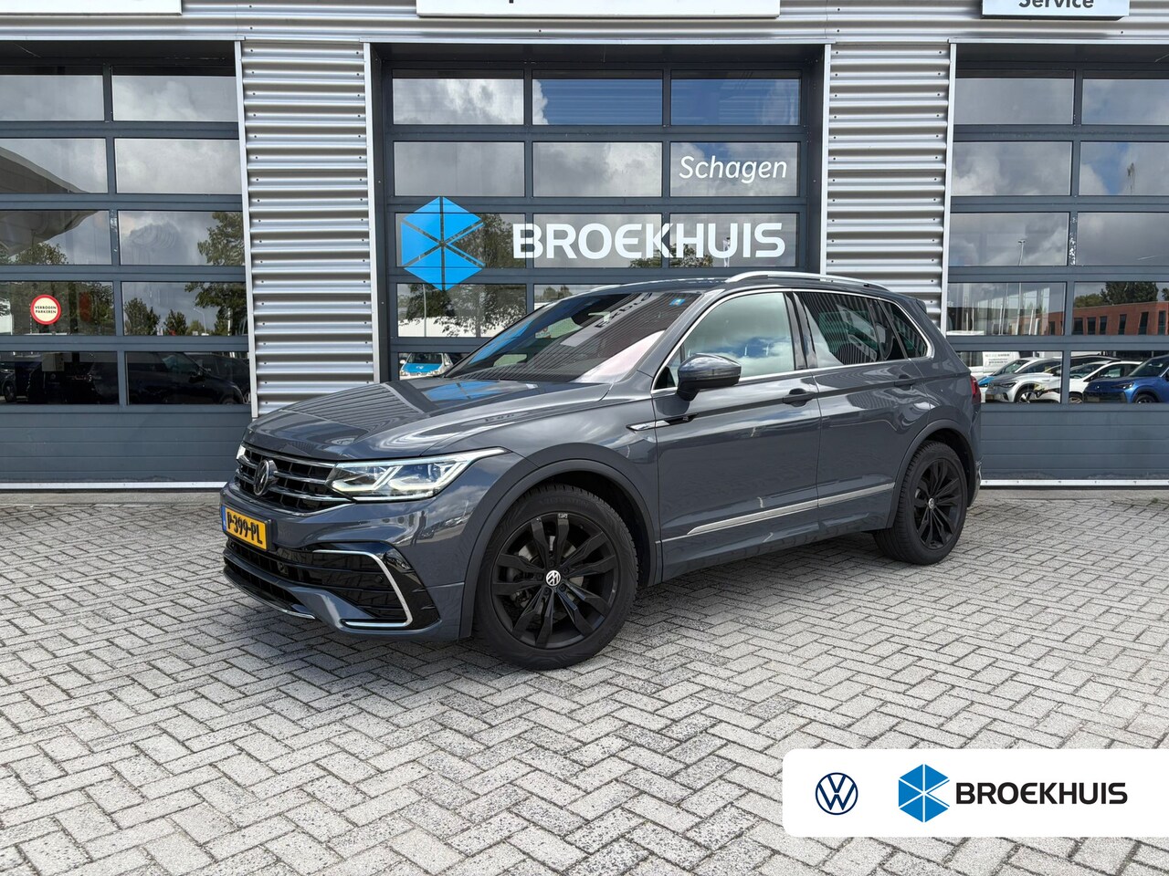 Volkswagen Tiguan - 1.5 TSI 150 pk R-Line Business+ 7-DSG | Trekhaak | Navigatie | Achteruitrijcamera | ACC | - AutoWereld.nl