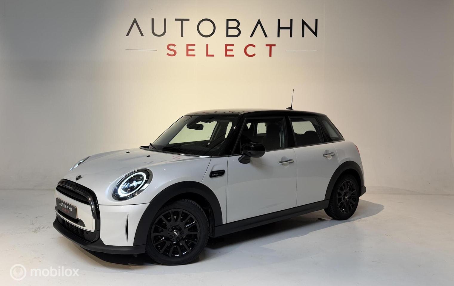 MINI 5-Deurs - 1.5 Cooper Camden Plus Edition - AutoWereld.nl