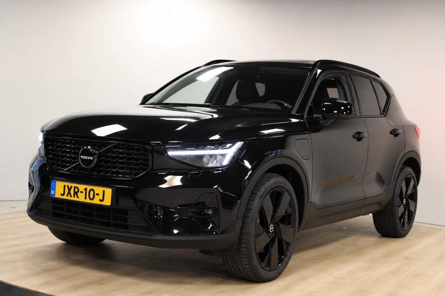 Volvo XC40 - 1.5 T5 Plug-in hybrid Ultimate Dark | Harman & Kardon | Memory Seats | Schuif- kanteldak | - AutoWereld.nl