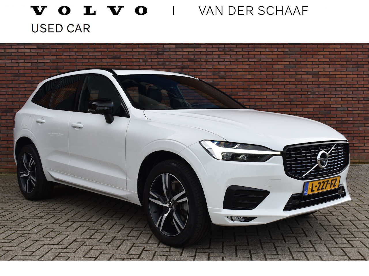Volvo XC60 - B5 252PK R-Design | Trekhaak | Panorama dak | 360 Camera | - AutoWereld.nl