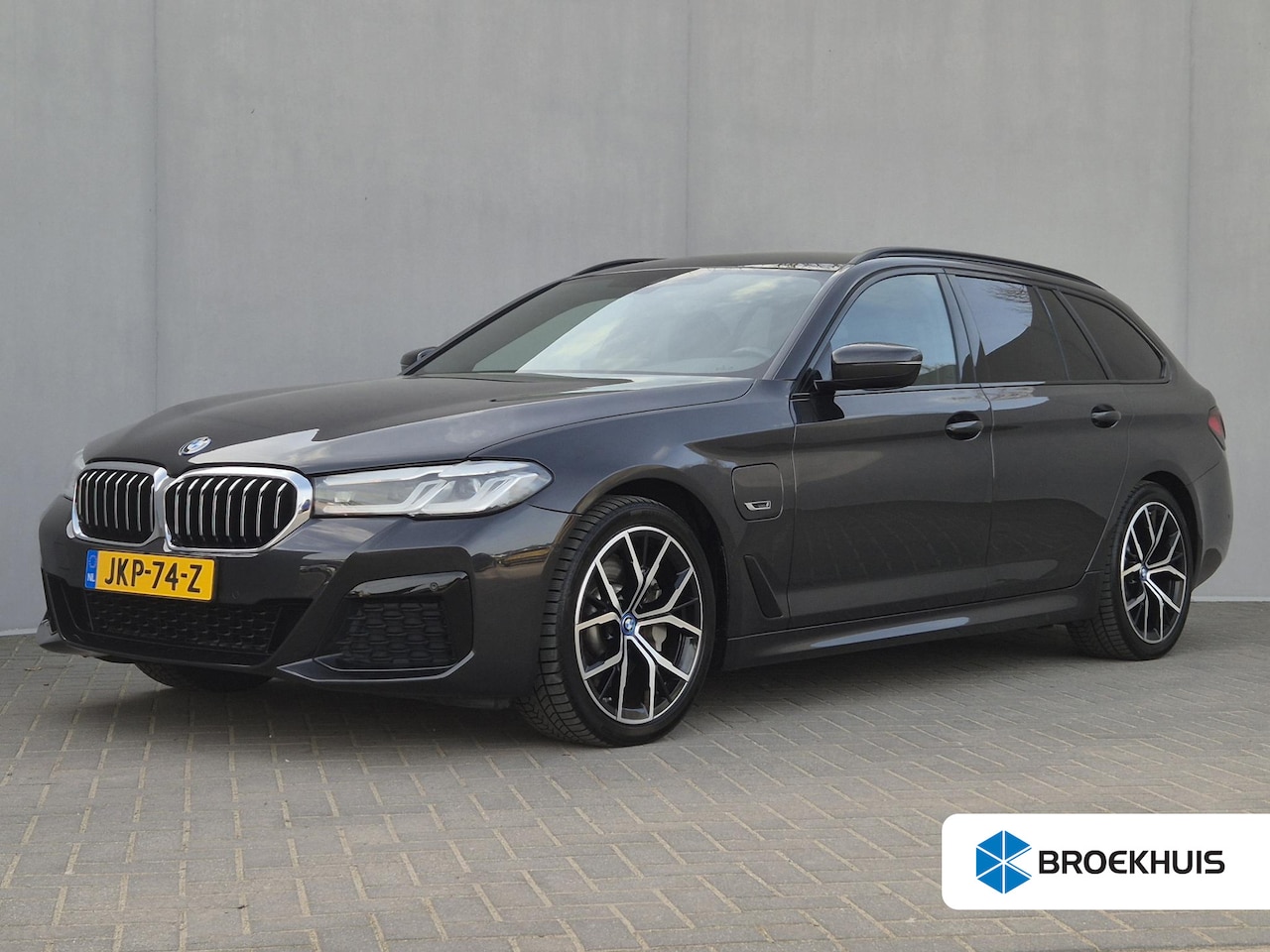 BMW 5-serie Touring - 530e xDrive Business Edition Plus / Accu SOH 98% / Drie fase laden / Apple Carplay Android - AutoWereld.nl
