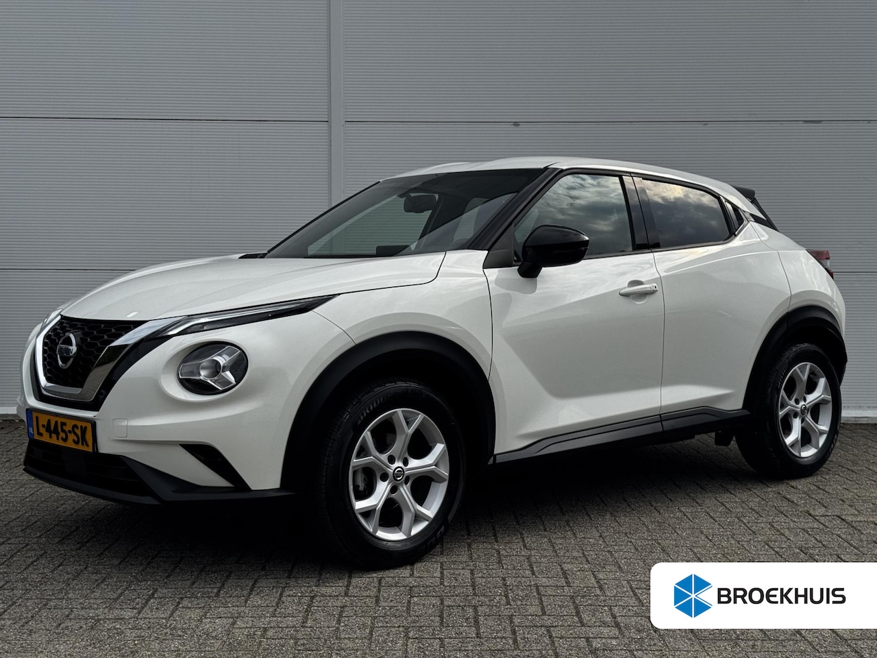 Nissan Juke - 1.0 DIG-T N-Connecta / Navigatie via Apple Carplay of Android Auto / Achteruitrijcamera / - AutoWereld.nl
