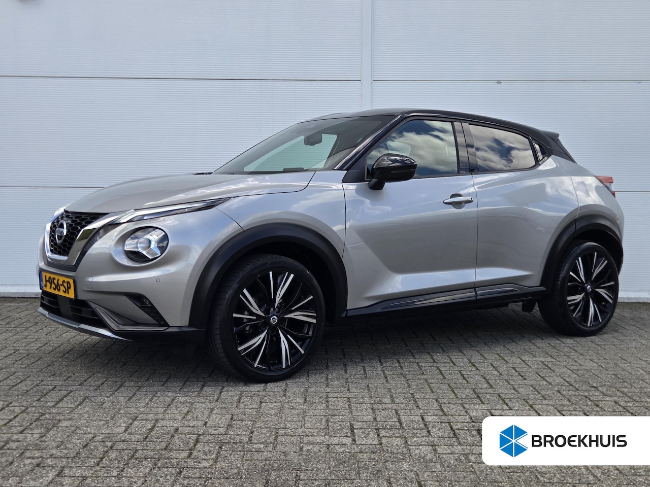 Nissan Juke - 1.0 DIG-T N-Design / Navigatie / Leder/Alcantara Bekleding / Trekhaak / Bose Personal Audi - AutoWereld.nl