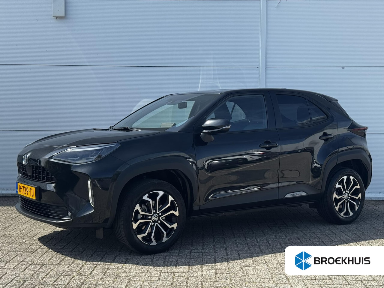 Toyota Yaris Cross - 1.5 Hybrid Dynamic / Navigatie / Apple Carplay / Achteruitrijcamera / Stuur-, Stoel en voo - AutoWereld.nl