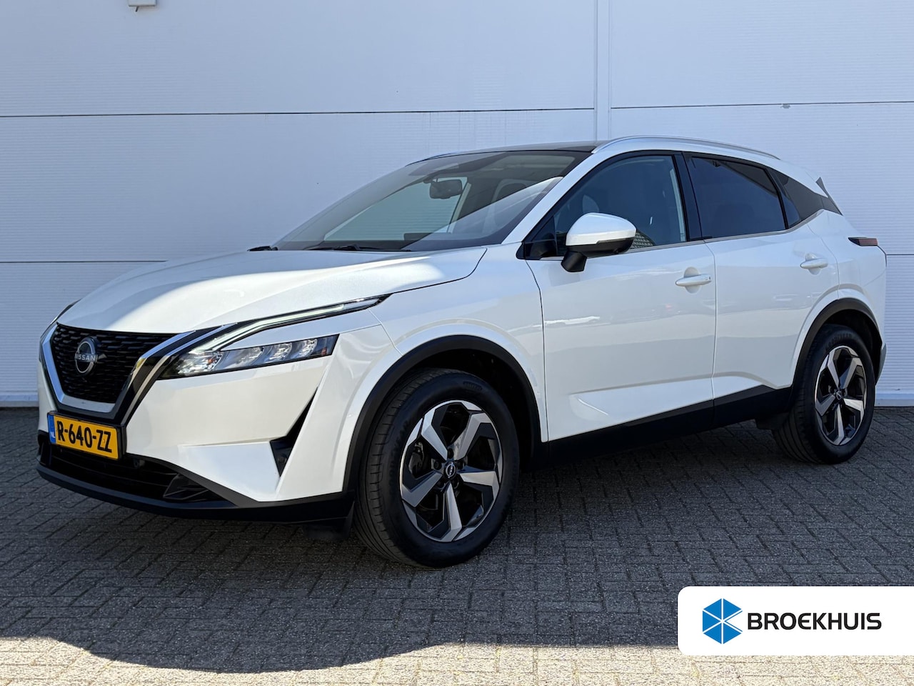 Nissan Qashqai - 1.3 MHEV N-Connecta / Trekhaak ( 1400 kg ) / Apple Carplay/Android Auto / Panoramadak / - AutoWereld.nl