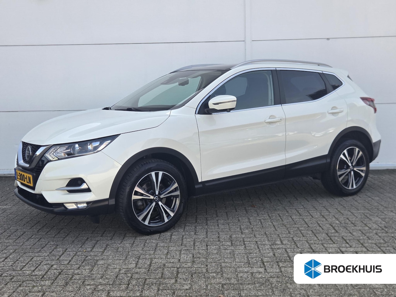 Nissan Qashqai - 1.3 DIG-T Design Edition / Airco (automatisch) / Cruise control / Panoramadak / Navigaties - AutoWereld.nl