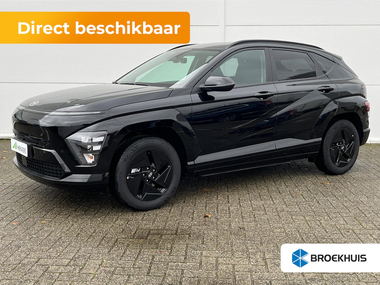 Hyundai Kona Electric - Long Range Pure Edition 64.8 kWh | 17-inch lichtmetalen zwarte velgen | Abyss Black Pearl - AutoWereld.nl