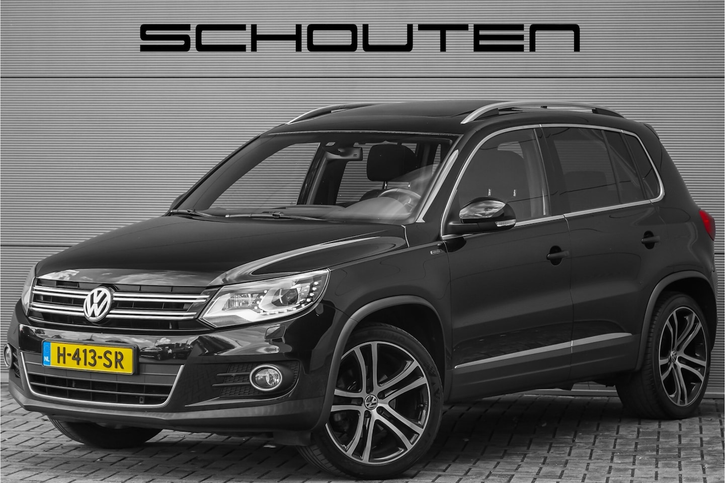 Volkswagen Tiguan - 1.4 TSI Connected Series Pano Xenon Stoelverw Dynaudio Adaptief Onderstel - AutoWereld.nl