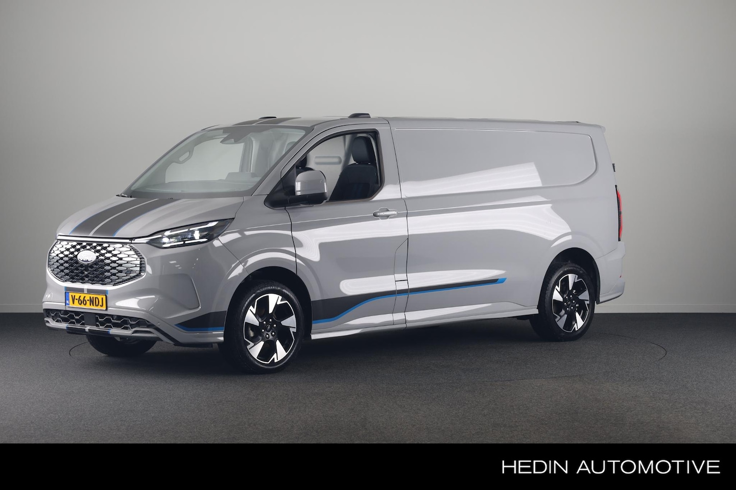 Ford Transit Custom - E-Transit 320 L2H1 Sport 65 kWh | Inklapbare Trekhaak | LED | BLISS | Camera | Carplay - AutoWereld.nl