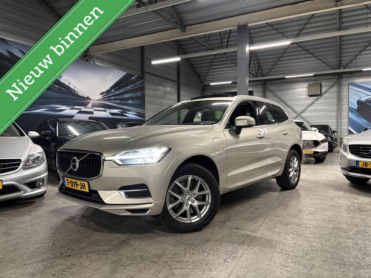 Volvo XC60 - 2.0 T8 Twin Engine AWD|HUD|Luchtvering|Leder|Pano|Trekhaak - AutoWereld.nl