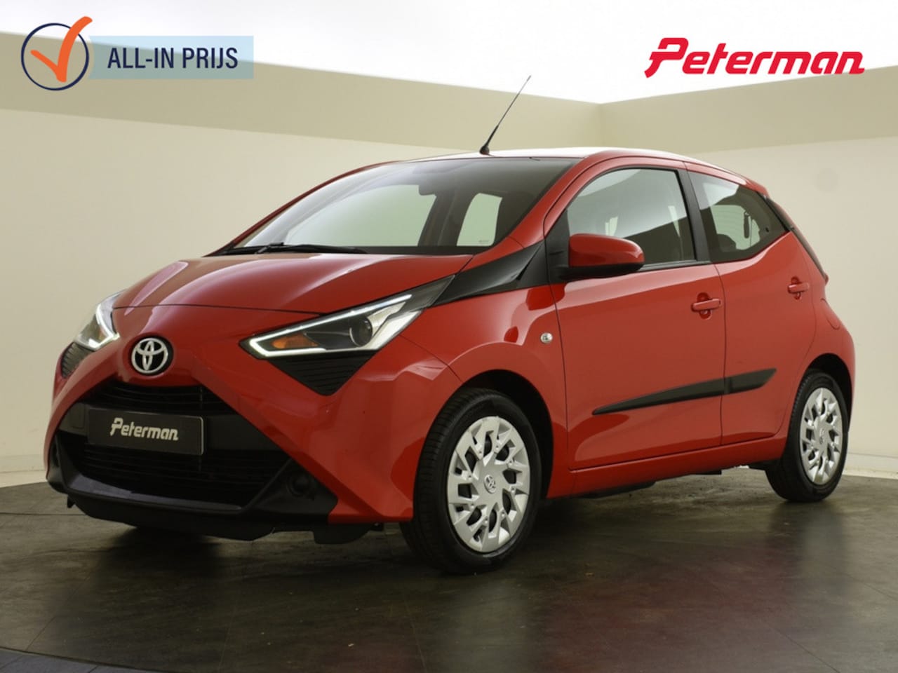 Toyota Aygo - 1.0 VVT-i x-play limited | Carplay | Trekhaak | Camera - AutoWereld.nl