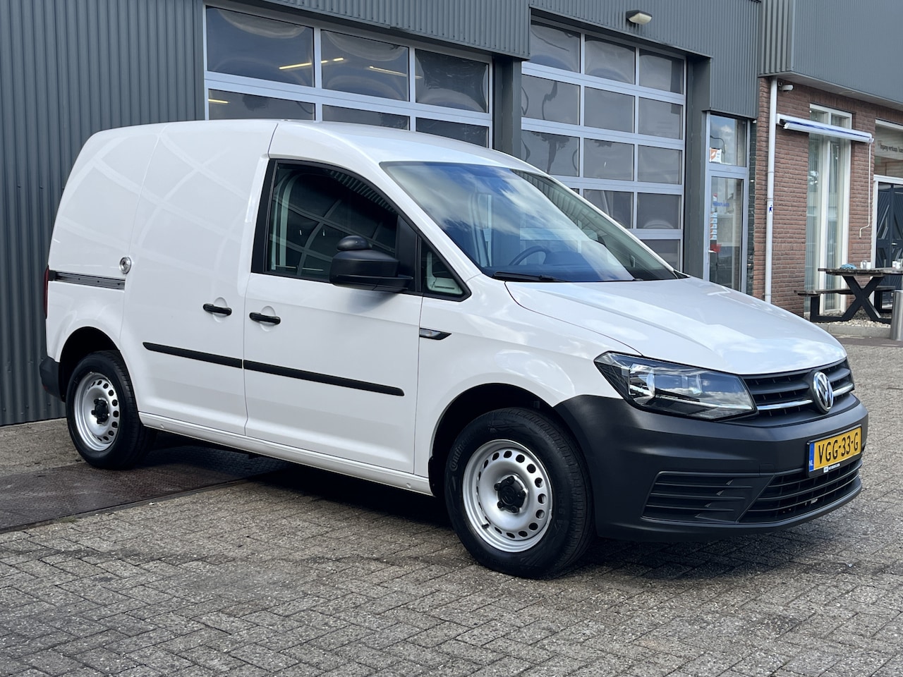 Volkswagen Caddy - 2.0 TDI L1H1 Airco Cruise controle Trekhaak 1400kg trekgewicht Telefoonverbinding Extra sl - AutoWereld.nl
