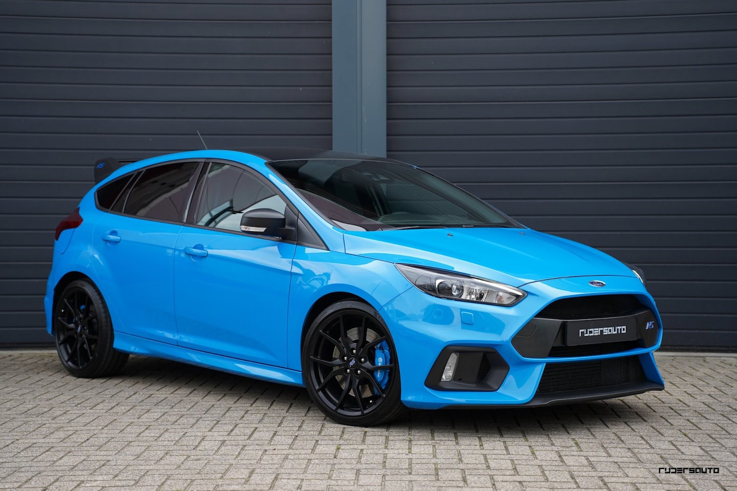 Ford Focus - 2.3 RS LSD Blue & Black | Stuurverwarming | Sony | Camera | Remus uitlaat - AutoWereld.nl