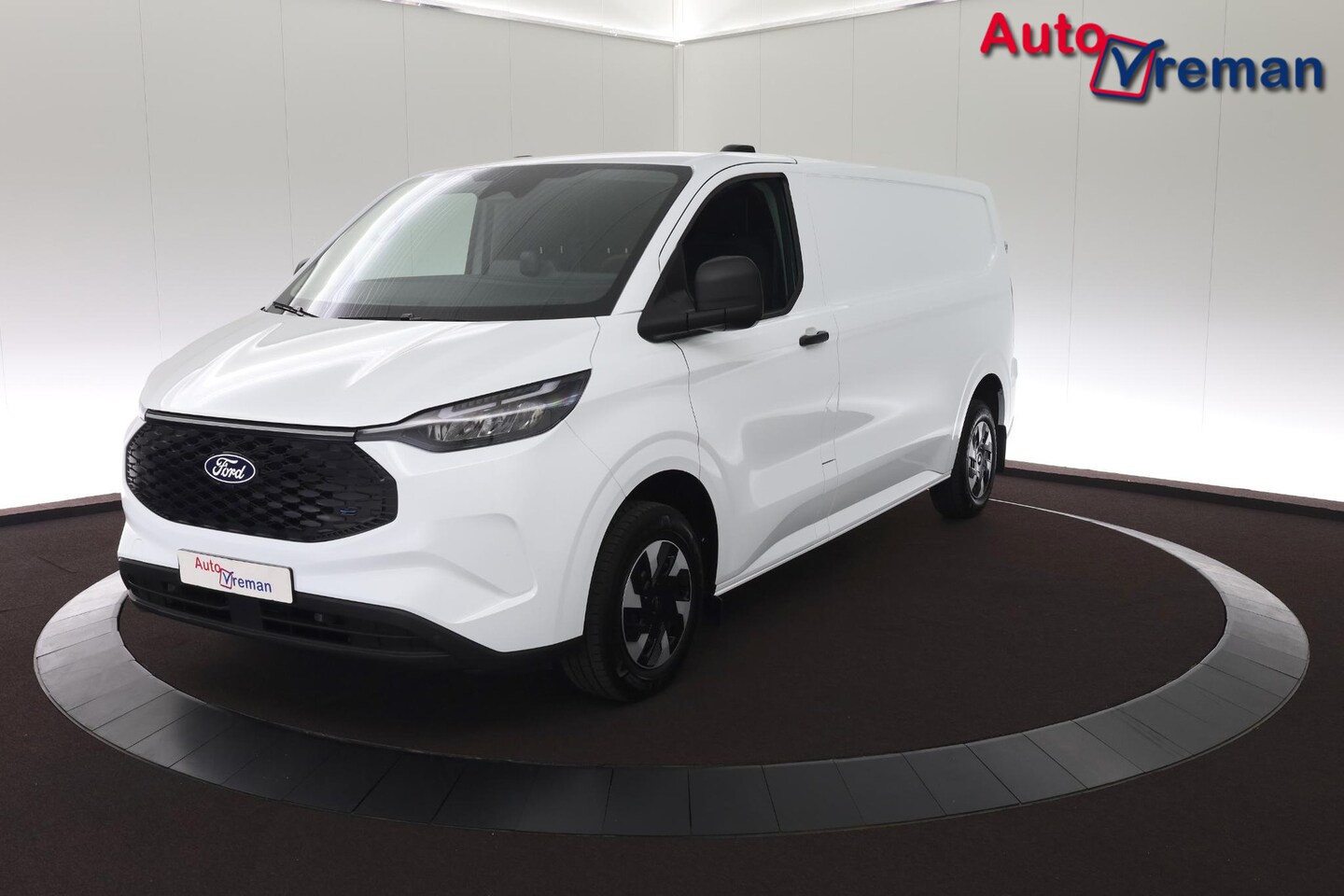 Ford Transit Custom - 340 L2H1 Trend 65 kWh -Trekhaak / All season- - AutoWereld.nl