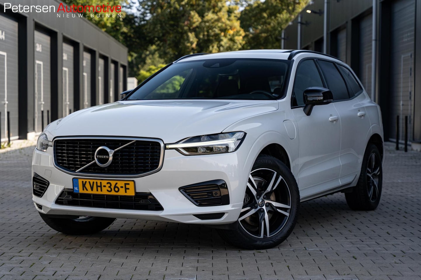 Volvo XC60 - 2.0 T8 Twin Engine AWD R-Design *Pano* ACC* Vol* - AutoWereld.nl