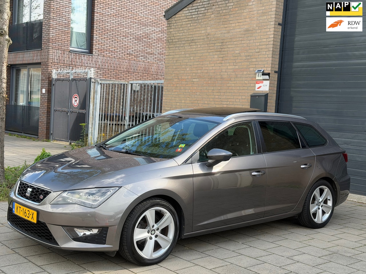 SEAT Leon ST - 1.4 EcoTSI FR Clima cruise Navi Pano Led Alcantara Leder.camera - AutoWereld.nl