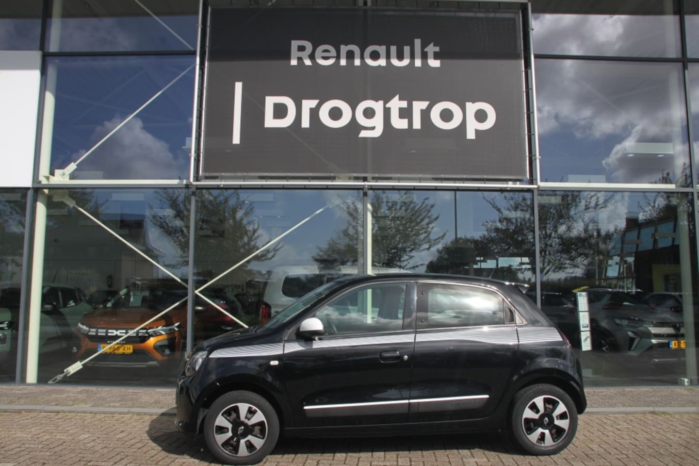 Renault Twingo - 70PK-COLLECTION-44DKM-AIRCO-CRUISE-BLUETOOTH- - AutoWereld.nl