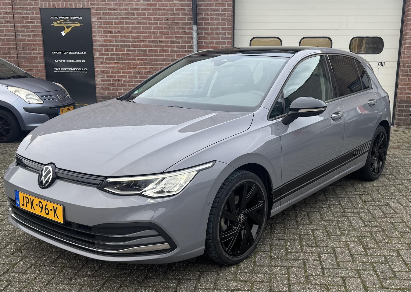 Volkswagen Golf - 1.5 eTSI R-Line Pano/ afn.Trekhaak/ 18" - AutoWereld.nl