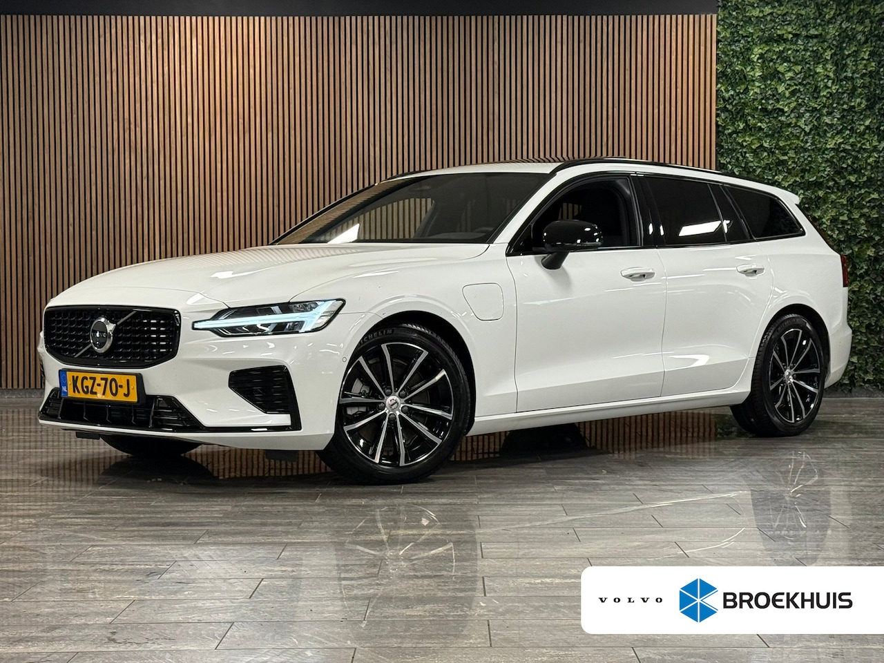 Volvo V60 - T8 AWD Recharge Plus Dark | Harman Kardon | Trekhaak | 455pk | 360° Camera | Head-Up Displ - AutoWereld.nl