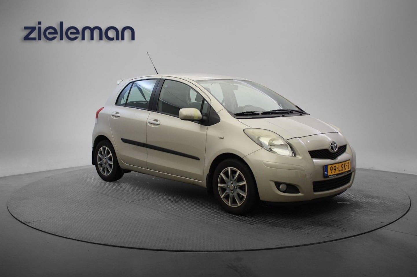 Toyota Yaris - 1.3 VVTi Aspiration 1.3 VVTi Aspiration - Clima, Trekhaak - AutoWereld.nl