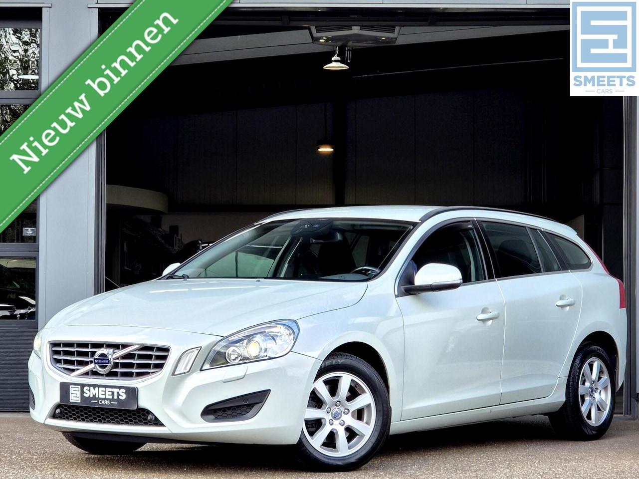 Volvo V60 - 1.6 T3 Momentum |Clima|Navi|Trekh.|H.Leer|Cruise - AutoWereld.nl