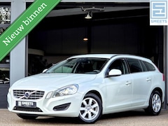 Volvo V60 - 1.6 T3 Momentum |Clima|Navi|Trekh.|H.Leer|Cruise