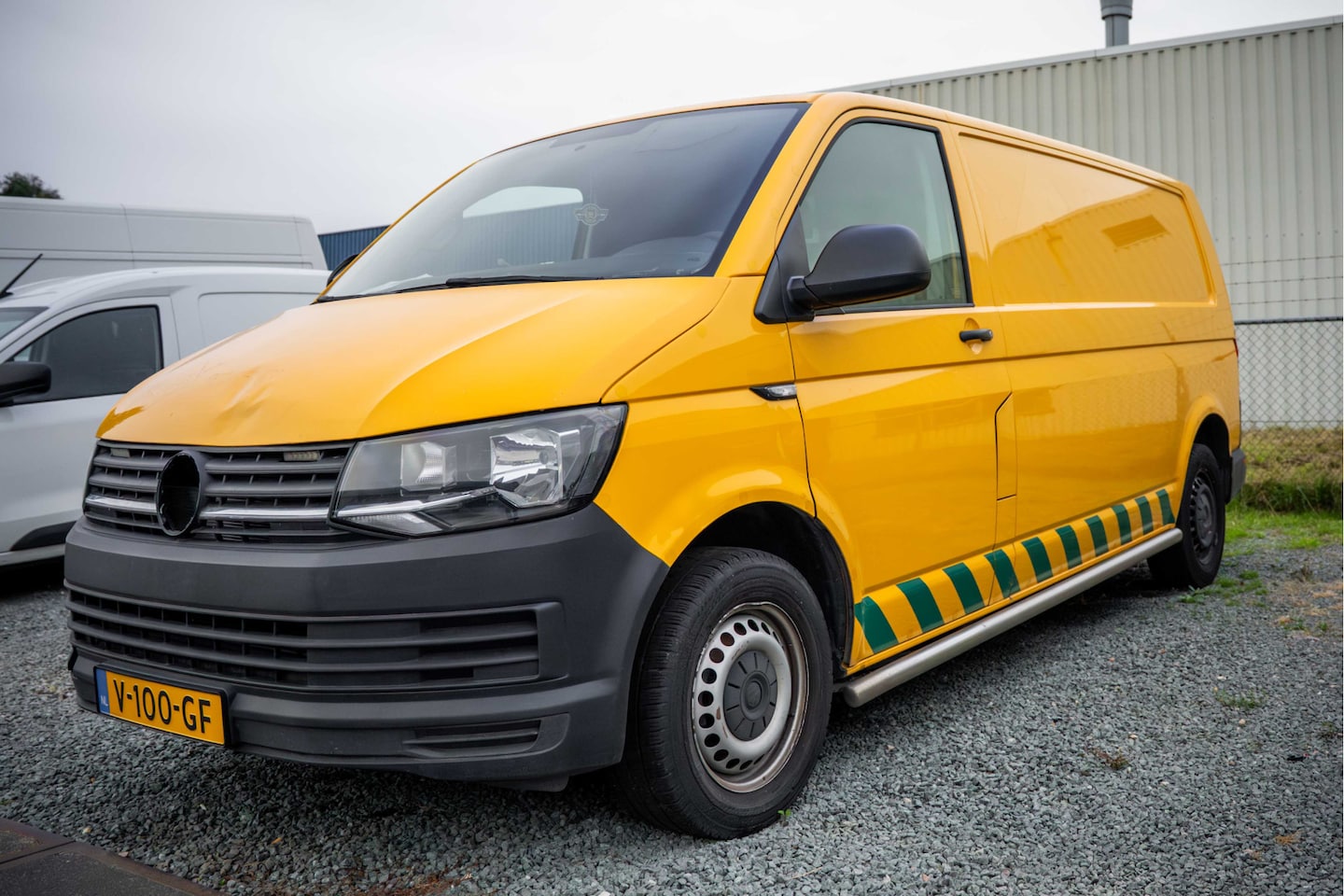 Volkswagen Transporter - L2H1 | Airco | Trekhaak | Motor defect - AutoWereld.nl