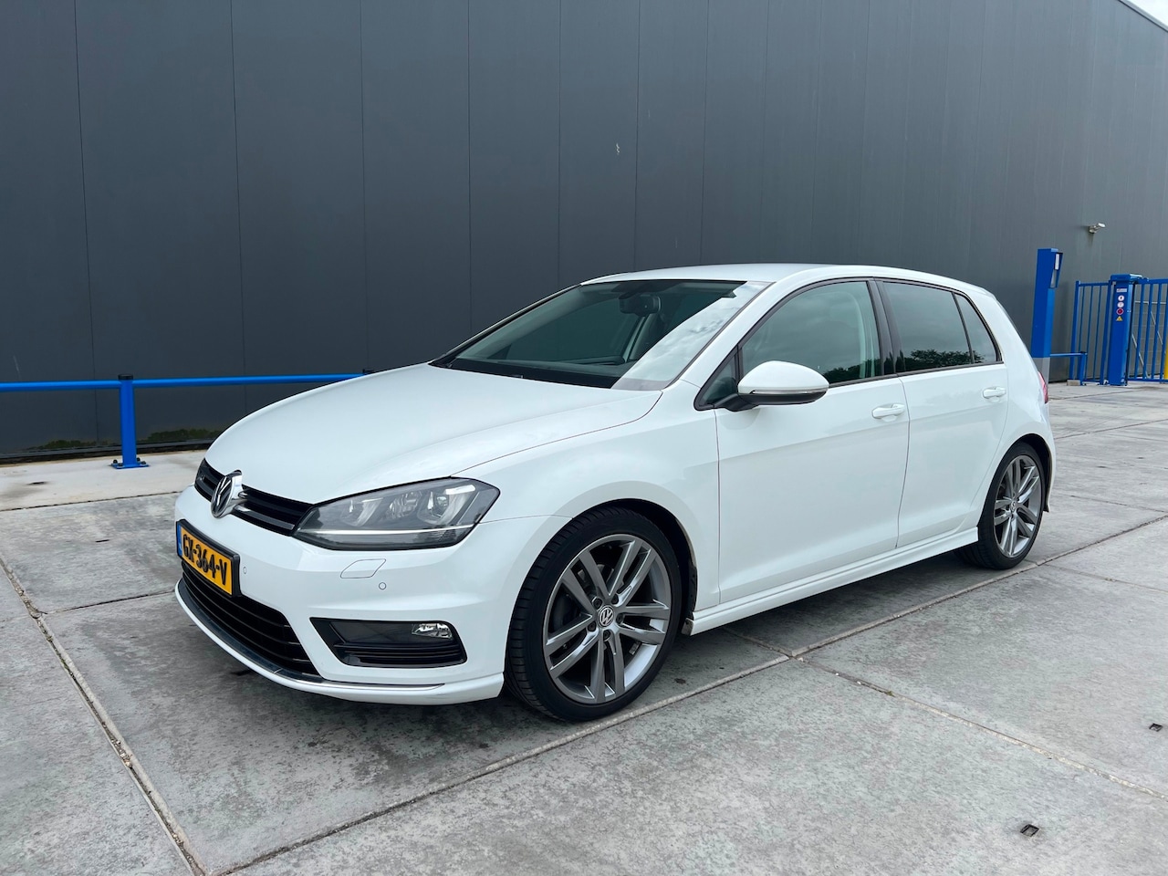 Volkswagen Golf - 2.0 TDI R-Line Keyless Led Massage Leer - AutoWereld.nl