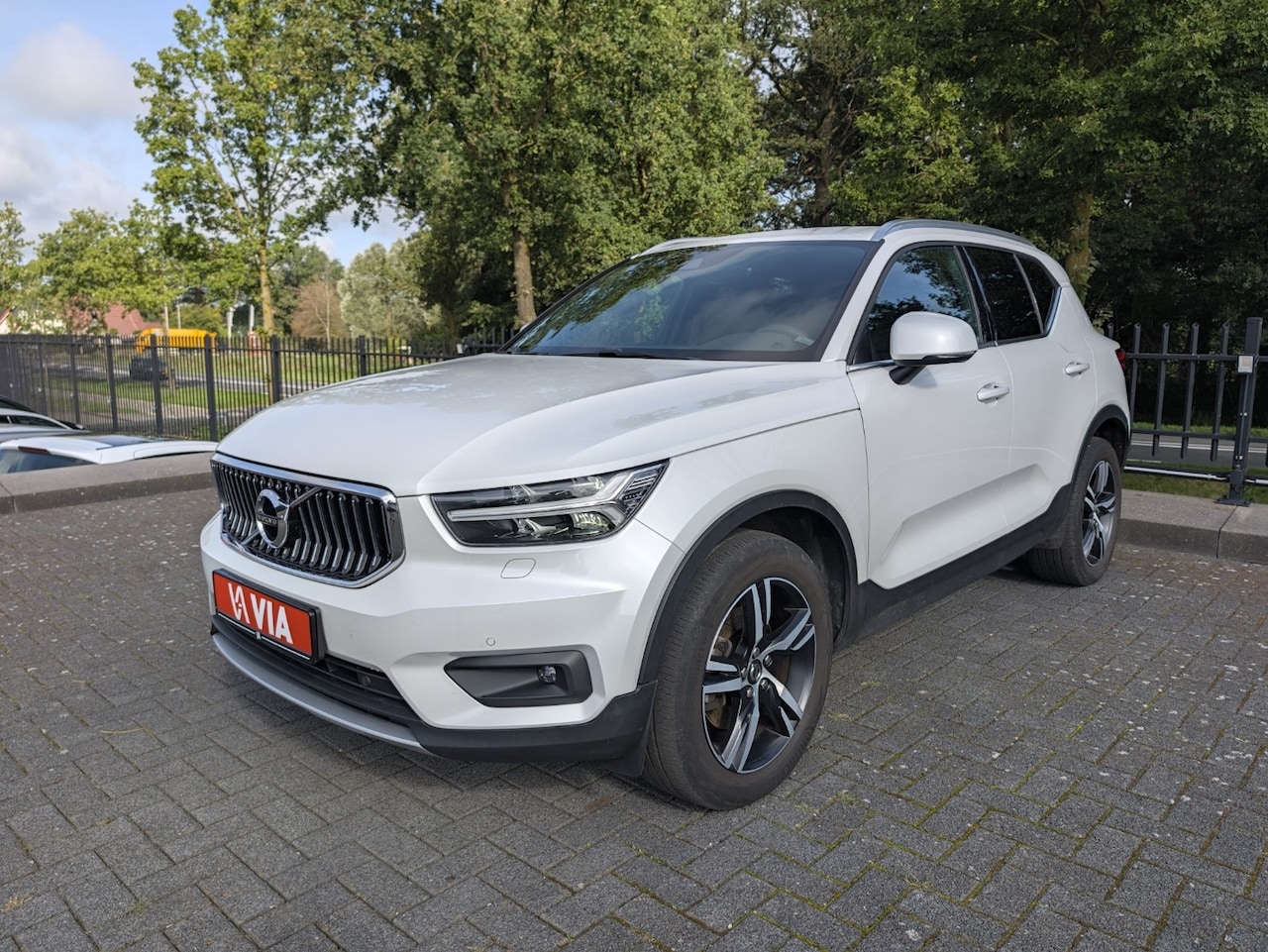 Volvo XC40 - Inscription T4 | 190PK | LED | Trekhaak | Camera | Leer | Navi | Stoelverw. | 18" R-Design - AutoWereld.nl