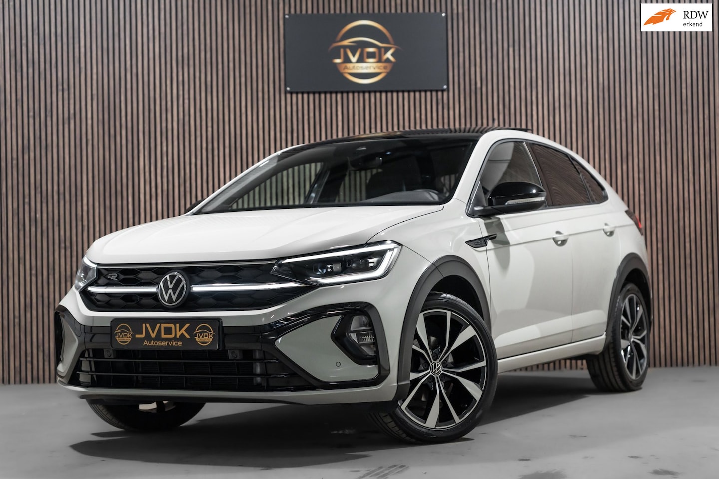 Volkswagen Taigo - 1.5 TSI R-Line DSG PANO IQ CAMERA - AutoWereld.nl