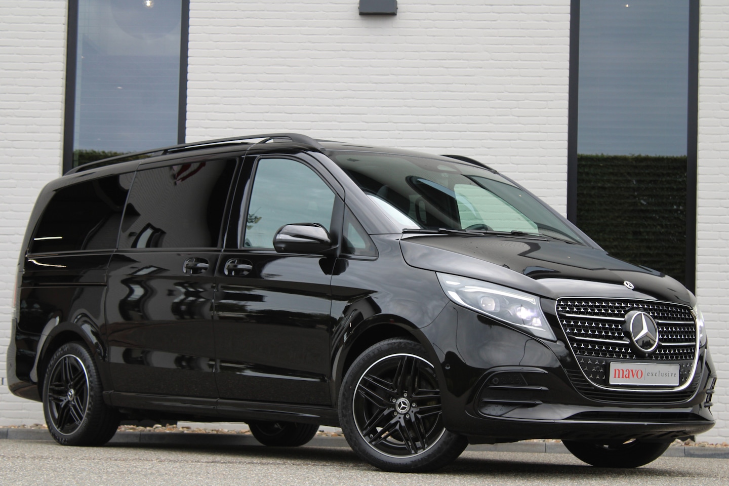 Mercedes-Benz V-klasse - 300d / DC / AMG / 4-Matic / Panorama / Elec Stoelen / Burmester / Vol Opties / NIEUWSTAAT - AutoWereld.nl