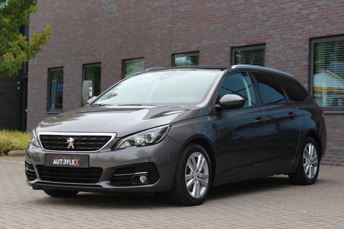 Peugeot 308 SW - 1.2 PureTech Blue Lease Executive 1.2 PureTech Blue Lease Executive - AutoWereld.nl