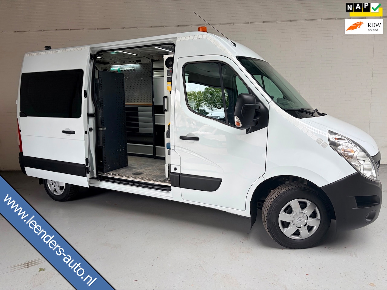 Renault Master - Servicewagen T35 2.3 dCi 145pk euro6 L2H2 BOTT Inrichting, Victron omvormer, Standkachel, - AutoWereld.nl
