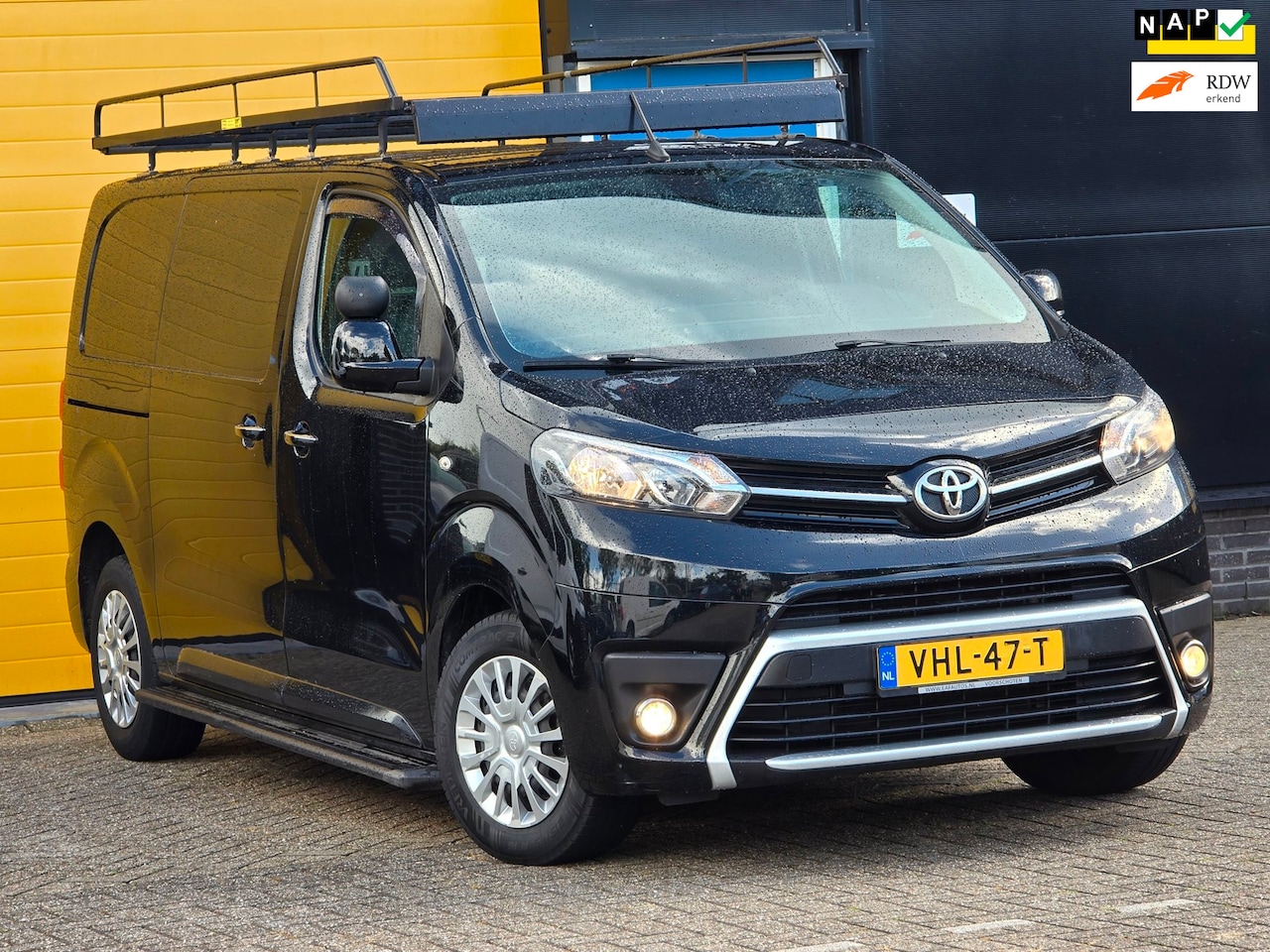 Toyota ProAce Worker - 2.0 D-4D Professional / AUT / NAP / Navi / Cruise Control / 3 Zits / Schuifdeur / Trekhaak - AutoWereld.nl