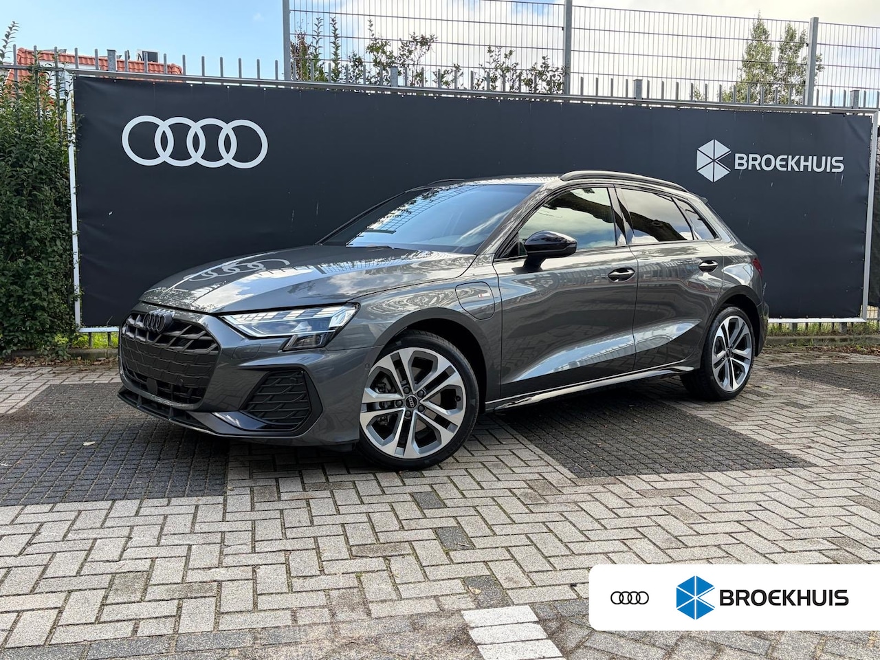 Audi A3 Sportback - TFSI e 150 kW S line | Trekhaak | Sonos | Leer | Camera achter | Keyless | Matrix | Side a - AutoWereld.nl