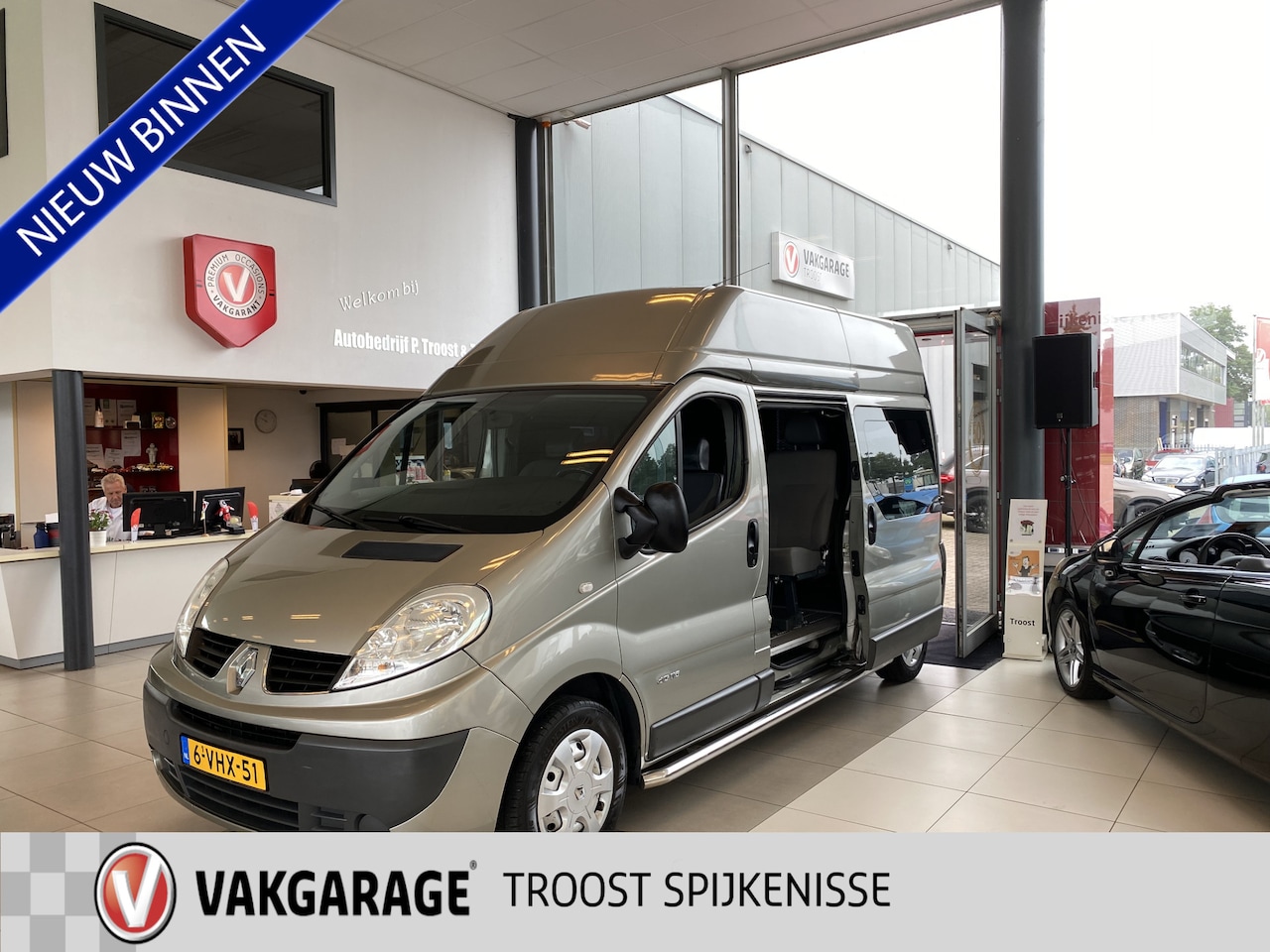 Renault Trafic - 2.0 dCi T29 L2H2 2.0 dCi T29 L2H2,NL Auto,NAP Oke,Rolstoelauto met Lift,Verhoogd Dak,Schuifdeuren L&R,Stand - AutoWereld.nl