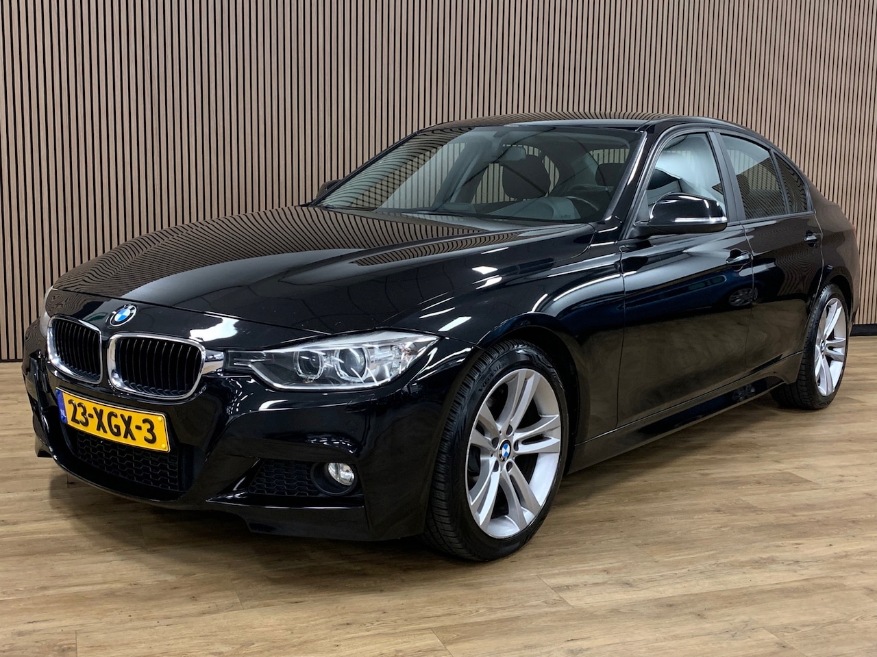 BMW 3-serie - 320i High Executive|Automaat|Climate Control|Navigatie| - AutoWereld.nl
