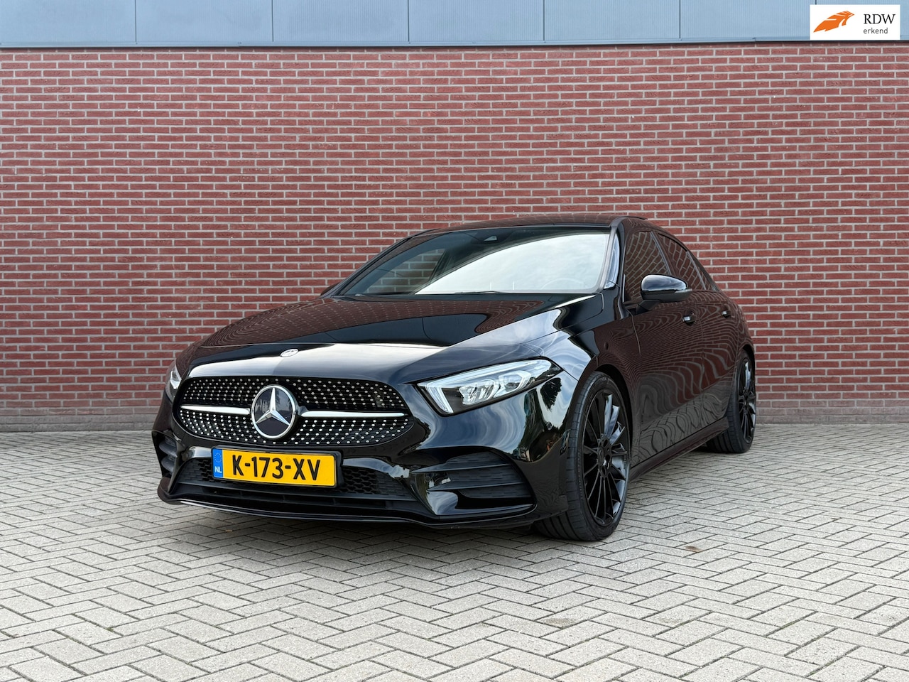 Mercedes-Benz A-klasse - 200 Business Solution AMG Automaat / Pano / Cruise / Airco - AutoWereld.nl