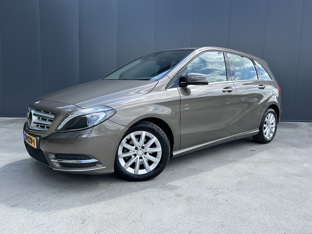 Mercedes-Benz B-klasse - 180 AUTOMAAT Ambition XENON NAVI CRUISE ECC - AutoWereld.nl