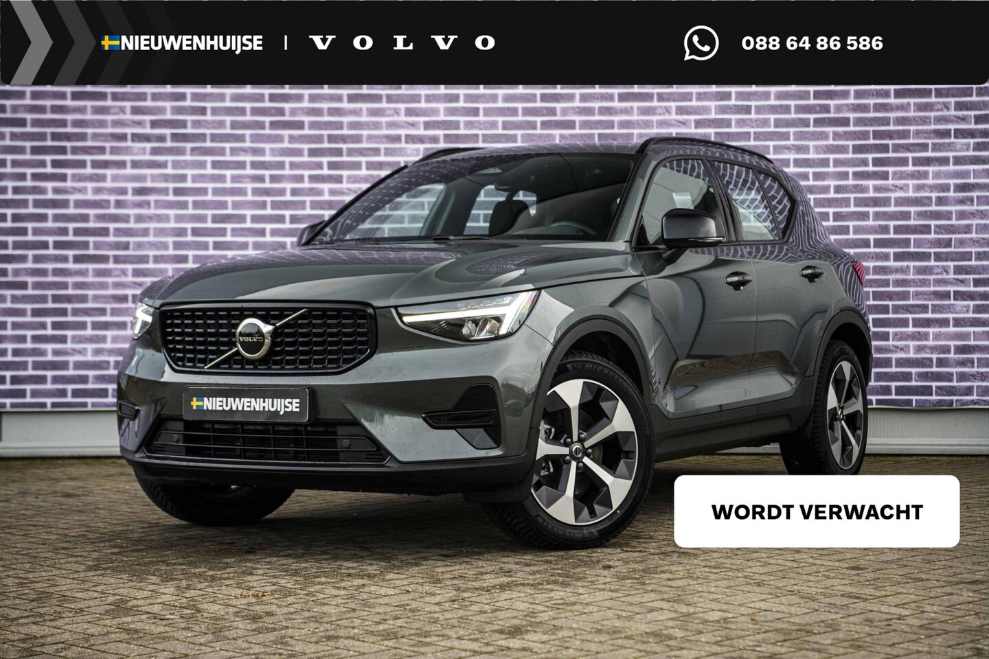 Volvo XC40 - 2.0 B4 Plus Dark | Trekhaak | All-Season banden | Harman Kardon Audio | Achteruitrijcamera - AutoWereld.nl