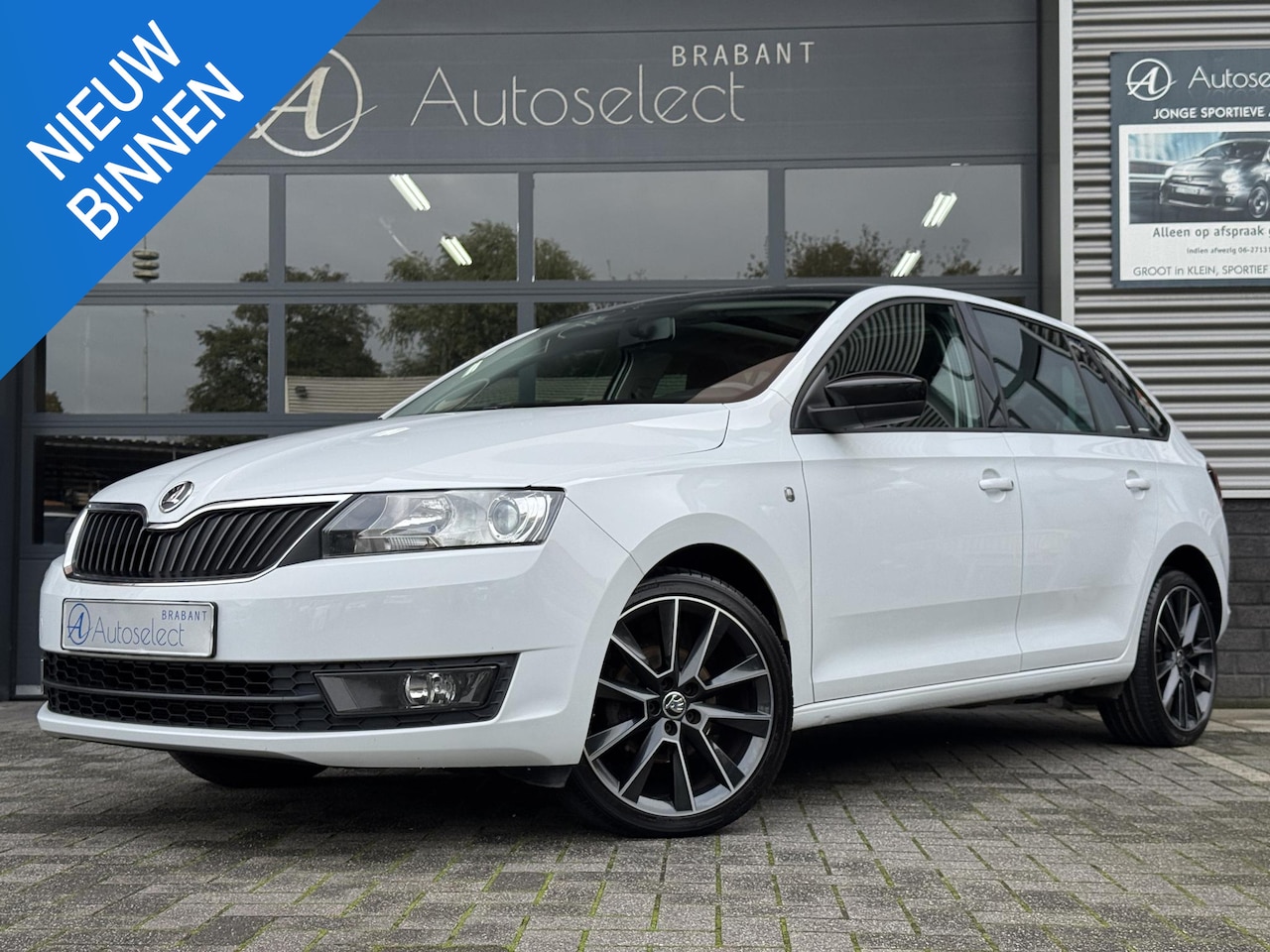 Skoda Rapid Spaceback - 1.2 TSI Greentech Elegance Pano | 17" LMV - AutoWereld.nl